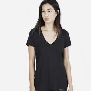 Everlane black vneck tee size small